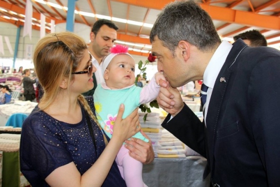 CHP'li Umut Oran, Adana'da Seçim Çalışmalarına Destek Verdi