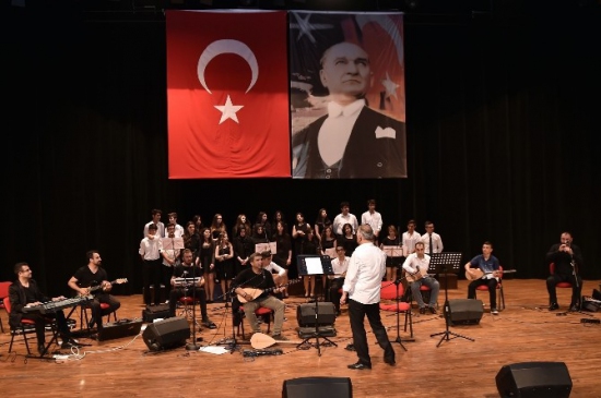 Mamak'ta Düzenlenen "Türkü Türkü Anadolu Konserleri" Öğrencileri Büyüledi