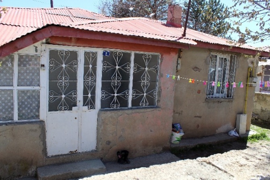 Erzurum Aziziye'de İki Çocuğunun Gözleri Önünde Bıçaklanan Kadın Hastaneye Kaldırıldı