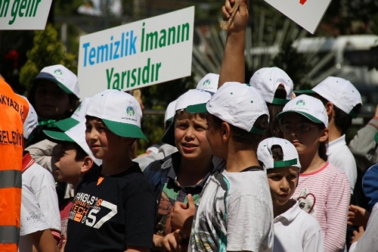 Akyazı'da 'Temiz Çevrem' Yürüyüşü ile Çevresel Farkındalık Artırıldı