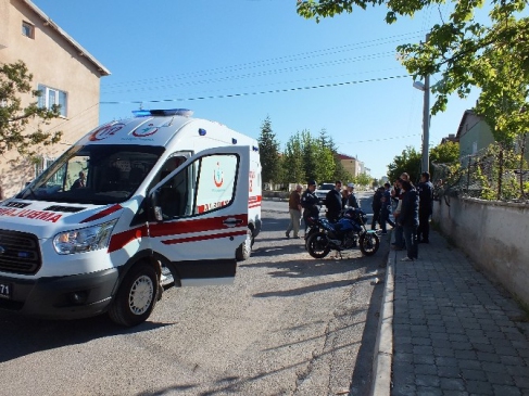 Bor Mehmetçik Mahallesi'nde Motosiklet, Polis Aracına Çarptı