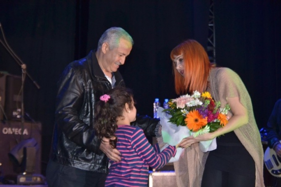 Düzce Üniversitesi 9. Bahar Şenliklerinde Aylin Aslım'ın Harika Performansı İzleyenleri Büyüledi