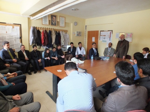 Van Bostaniçi Anadolu Lisesi'ne Ziyaret Gerçekleştiren Müftü Arvas Öğrencilerle Buluştu
