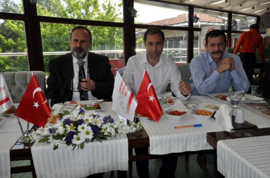 Çanakkale'de MHP Milletvekili Adayı İbrahim Kürşat Tuna'ya İş Adamları Desteği Geldi