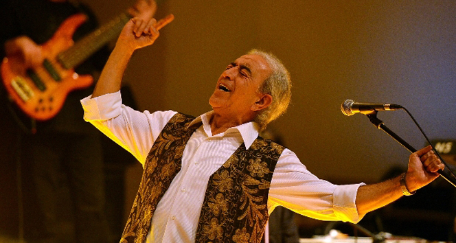 Edirne'de Edip Akbayram'ın 19 Mayıs Konseri Binlerce Kişiyle Buluştu