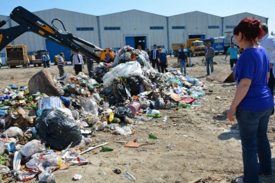 Manisa Yunusemre'de Çöpe Atılan 17 Bin TL'lik Poşet İki Saatlik Arayla Bulundu