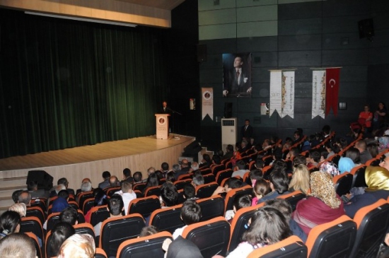 Niğde'de Düzenlenen Ödüllü Kitap Okuma Yarışmasında Ödüller Sahiplerini Buldu