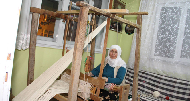 Oltu'da Zennure Aydın, Kaybolan Cecim Sanatını Yaşatıyor