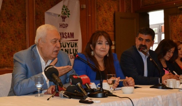 Gaziantep'te HDP Milletvekili Adayı Celal Doğan, Basın Mensuplarıyla Bir Araya Geldi