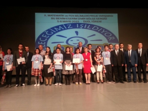 İzmir Bornova'daki Bahçeşehir Koleji, Ege Bölgesi'nde birinci oldu.