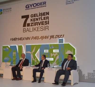 Bursa'da Başkan Altepe, Yerel Yönetimlerin Güçlendirilmesinin Önemini Vurguladı