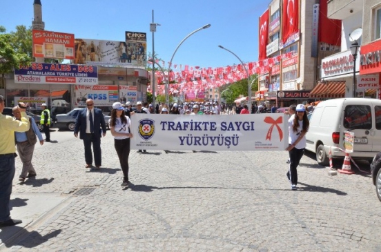 Karaman'da Trafik Haftası Kapsamında Yürüyüş Düzenlendi