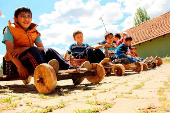 Kütahya Hisarcık'ta Hıdrellez Etkinlikleri Kapsamında Tahta Araba Yarışı Düzenlendi