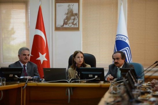 Sakarya'da Aile ve Sosyal Politikalar Bakanı İslam, Sakarya Üniversitesi'nin ulusal ve uluslararası başarılarını değerlendirdi.