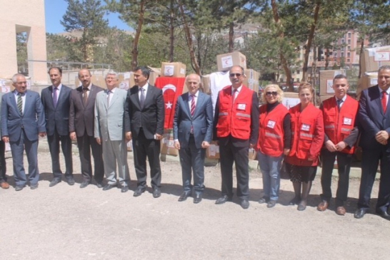 Bayburt'taki İhtiyaç Sahibi Öğrencilere Kızılay'dan Kıyafet ve Kırtasiye Yardımı Yapıldı