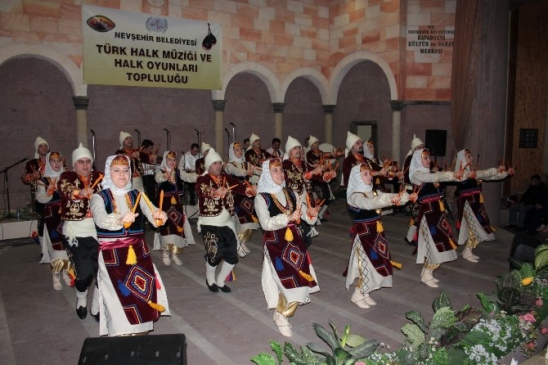 Nevşehir'de Kapadokya Kültür ve Sanat Merkezi'nde Halk Oyunları Eğitimi Devam Ediyor