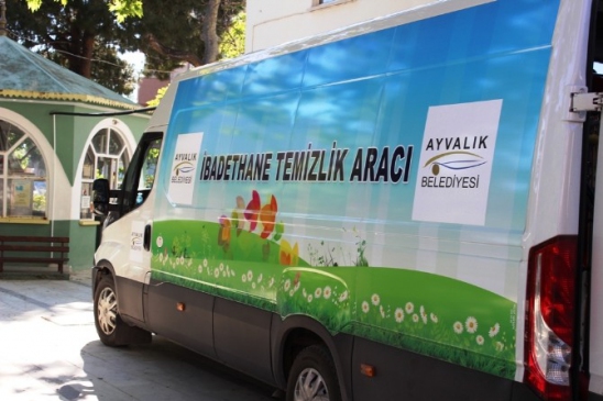 Ayvalık'ta İbadethanelerin Temizliği İçin Özel Ekip Görevde