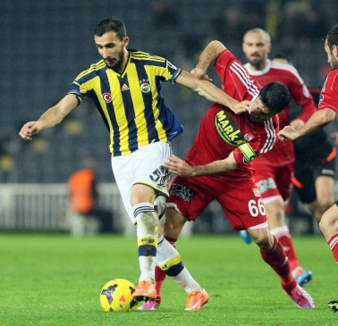 Fenerbahçe, Sivas'ta Medicana Sivasspor ile Karşılaşacak, 8 Futbolcu Sınırda