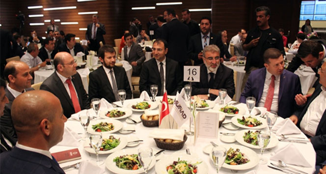 İzmir'de Bakan Yıldız, Bu Yıl 4 Bin Megawatt Büyüyeceğiz Dedi