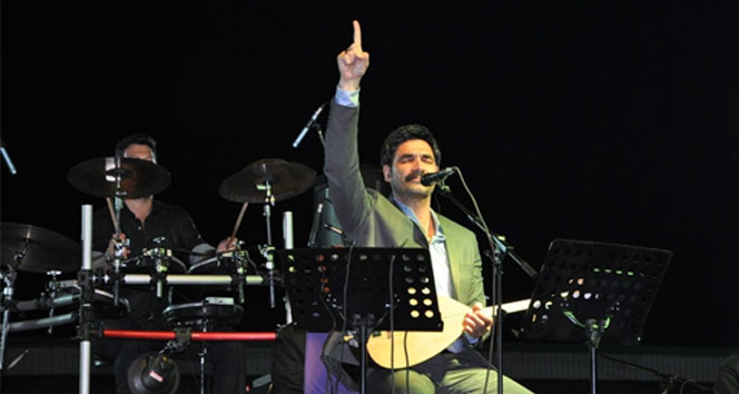 Reyhanlı'da Konser Veren Uğur Işılak, İnsan Hakları Üzerine Sert Açıklamalarda Bulundu