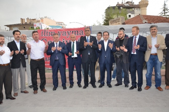 Karaman'da İlim Yayma Cemiyeti, Suriye'ye TIR ile un gönderdi