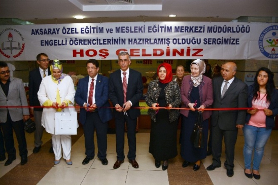 Aksaray'da Engelli Öğrencilerin Hazırladığı El İşi Sergisi Törenle Açıldı