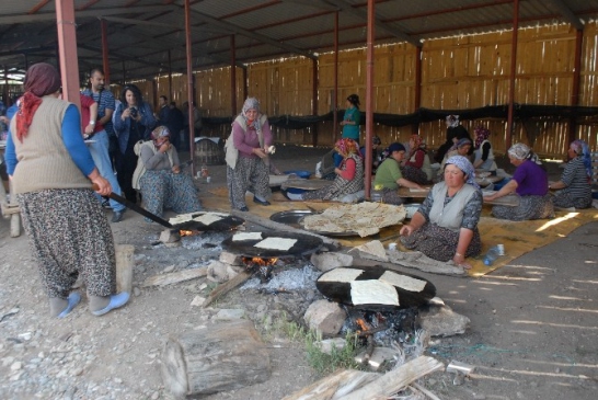 Burdur'da Dünya Göçmen Kuşlar Günü Etkinlikleri Kapsamında İki Leylek ve Bir Baykuş Doğaya Salındı
