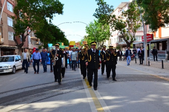 Karaman'da 8-11 Mayıs Tarihleri Arasında Kutlanan KOP Gençlik Festivali Yürüyüş ile Başladı