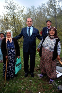 Amasya'da Vali Çomaktekin, Anneler Günü'nde Anneleri Yüceltti