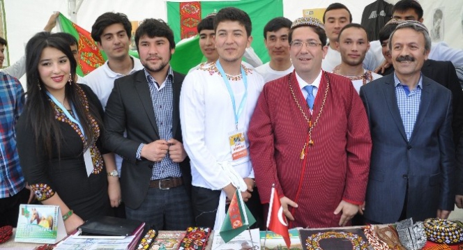 Aksaray'da Düzenlenen 8. Uluslararası Öğrenci Buluşmasında Farklı Kültürler Tanıtıldı