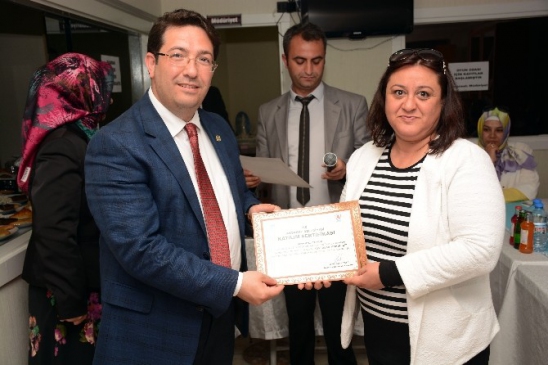 Aksaray'da AKMEK Kurslarını Tamamlayan 132 Kadına Sertifikaları Verildi