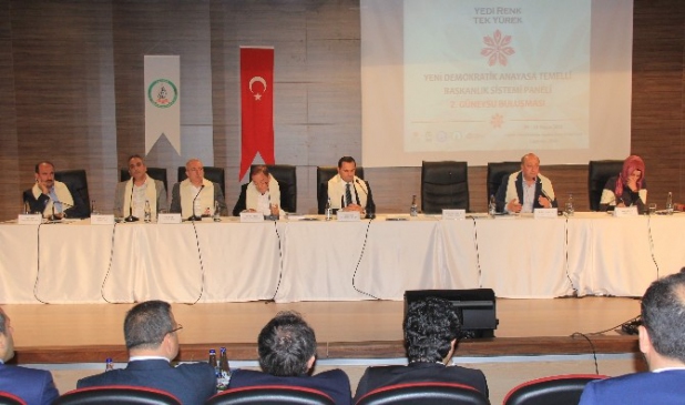Güneysu'da Gerçekleştirilen Panelde Başkanlık Sistemi Konuşuldu