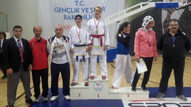 Yalova'da 11 İlden 140 Karateci Madalya İçin Müsabakalara Katıldı