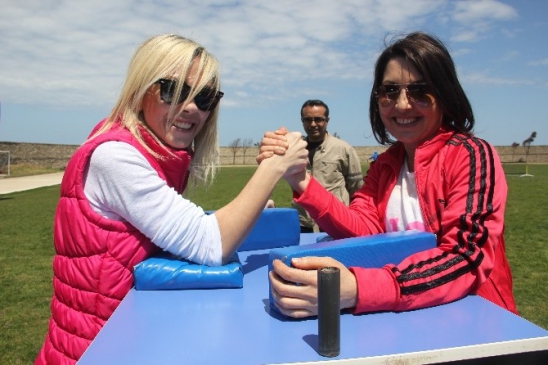 Sinop'ta Anneler Günü Etkinliğinde Bilek Güreşi Düzenlendi