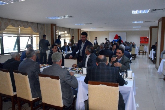 Ağrı'da Vali Musa Işın, Muhtarlarla Kahvaltıda Bir Araya Geldi