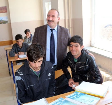 Ağrı'da Milli Eğitim Müdür Vekili İshak Hasanoğlu, Okul Ziyareti Gerçekleştirdi