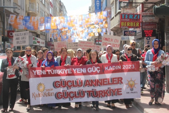 Sinop'ta AK Parti Kadın Kolları Anneler Günü İçin Yürüyüş Düzenledi