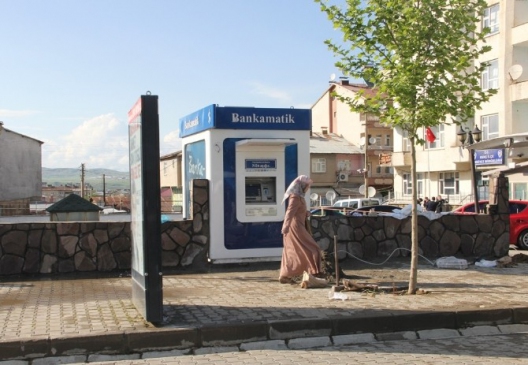 Bingöl Genç ilçesinde İş Bankası Tarafından Kurulan Bankamatik, Vatandaşlar Tarafından Beğenildi