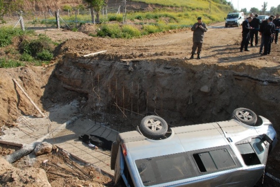Kırıkkale Bahşılı'da Öğrenci Servisinin Su Kanalına Düşmesi Sonucu 1 Kişi Hayatını Kaybetti
