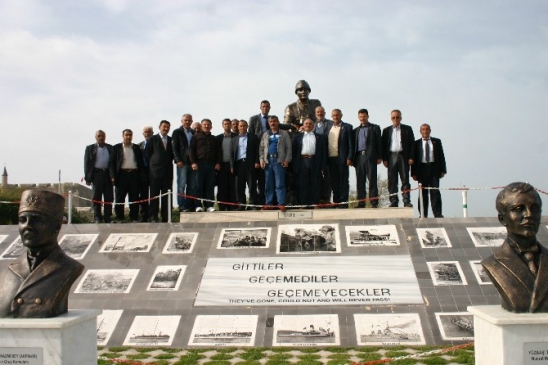 Niğde Çiftlik'ten Muhtarlar Çanakkale Şehitliğini Ziyaret Etti