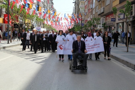 Elazığ'da Engelliler Haftası Etkinlikleri Yürüyüşle Başladı