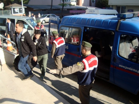 Yalova'da Yol Kontrolünde 35 Afgan Mülteci Ele Geçirildi