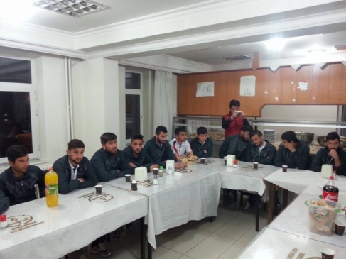 Sarıkamış'ta Belediye Başkanı Toksoy, Esnafspor ile Yemekte Bir Araya Geldi