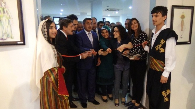 Erzincan Üniversitesi'nde Öğrenciler Tasarım Sergisi Düzenledi