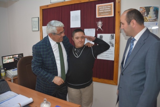 Kars'ta Başkan Karaçanta, Engelli Öğrenci Merkezlerini Ziyaret Etti