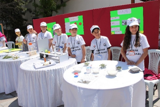 Niğde'de Kanuni Sultan Süleyman Ortaokulu TUBİTAK Bilim Fuarı Düzenledi