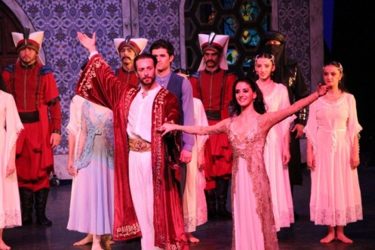 Bolu Merkez'de Düzenlenen "Harem" Bale Gösterisine Büyük İlgi