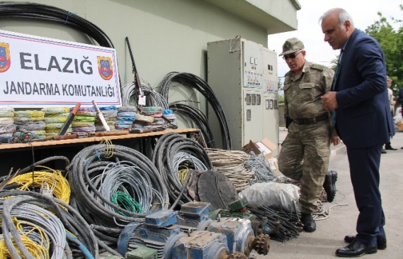 Elazığ'da Jandarma, Elektrik ve Su Hırsızlıkları Yapan 19 Kişiyi Gözaltına Aldı