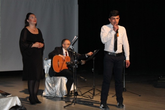 Niğde Merkez'de Düzenlenen Şiir ve Müzik Dinletisi Büyük İlgi Gördü