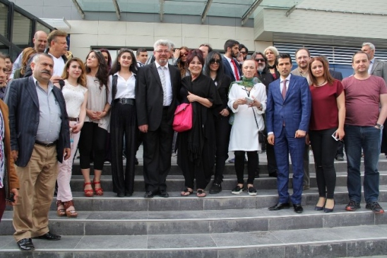 Elazığ'da Çayda Çıra Film Festivali'nde Yeşilçam Efsaneleri İmza Dağıttı